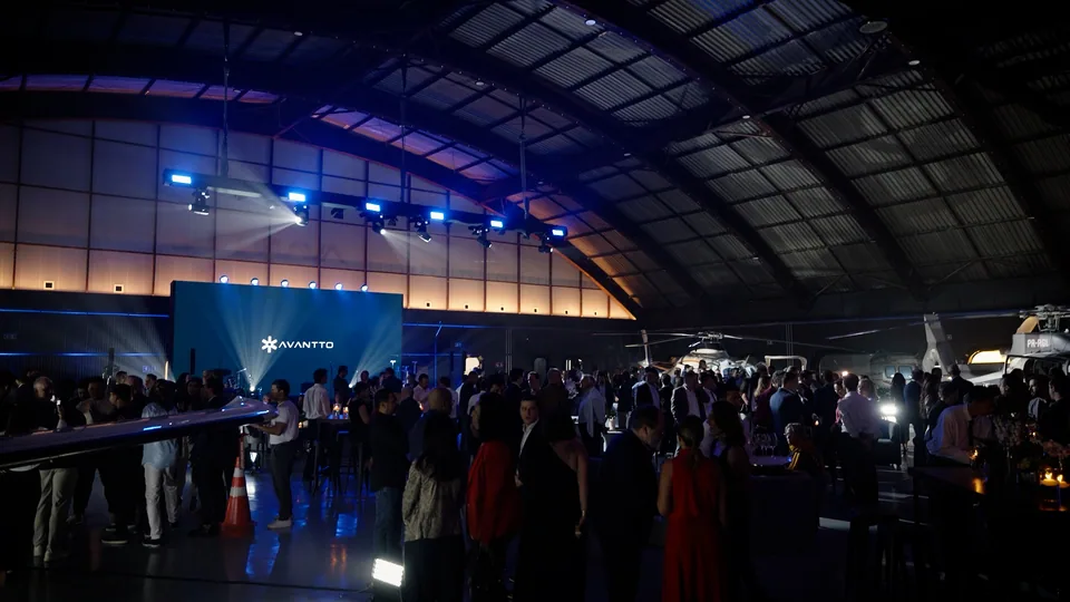 Frame do vídeo Inauguração Hangar, Avantto — evento próprio